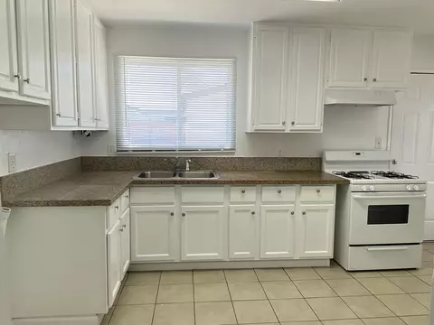 332 Kildare St E, Lancaster, CA 93535 photo 9