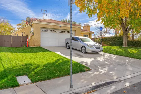 44802 Calston Ave, Lancaster, CA 93535 photo 2