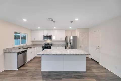 44653 Aspen St, Lancaster, CA 93535 photo 12