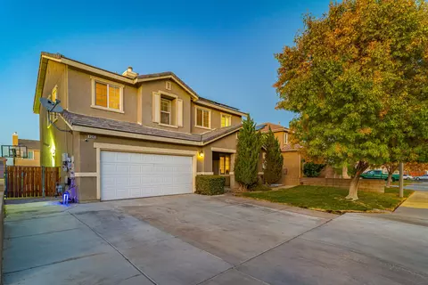 4243 Jonathon St, Lancaster, CA 93536 photo 3