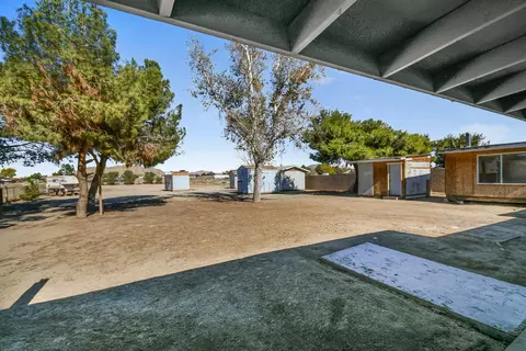 15623 Valeport Ave, Lancaster, CA 93535 photo 16