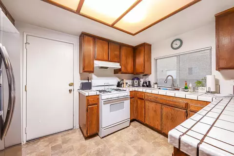 752 Ave J 9 E, Lancaster, CA 93535 photo 14