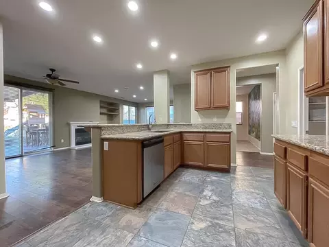 4051 Jonathon St, Lancaster, CA 93536 photo 4
