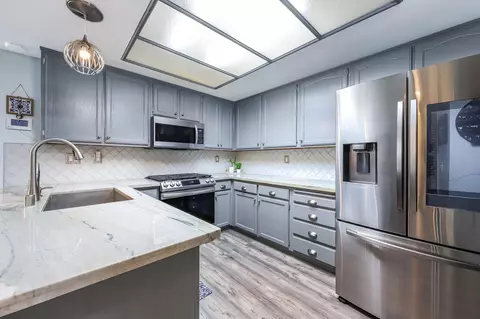 2012 Ivesbrook St E, Lancaster, CA 93535 photo 2