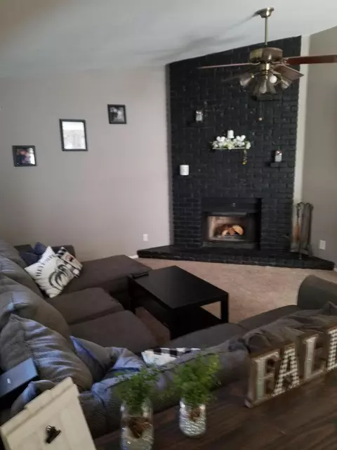 43746 Mona St, Lancaster, CA 93535 photo 8