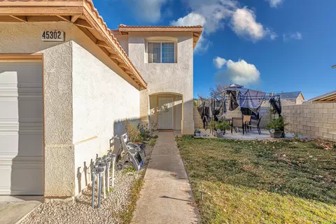 45302 Robinson Dr, Lancaster, CA 93535 photo 3
