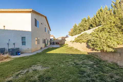 45302 Robinson Dr, Lancaster, CA 93535 photo 23