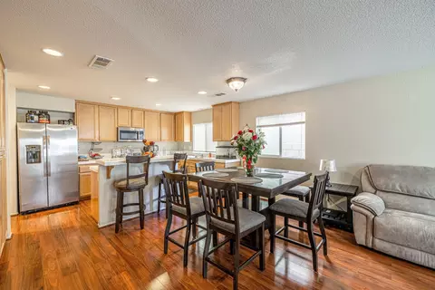 45302 Robinson Dr, Lancaster, CA 93535 photo 9