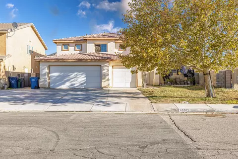 45302 Robinson Dr, Lancaster, CA 93535 photo 1