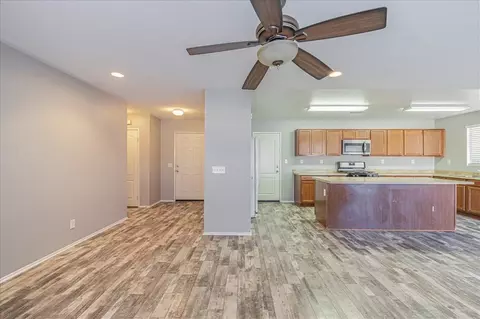 43060 33rd St E, Lancaster, CA 93535 photo 4