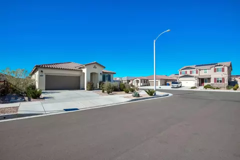 45063 Marbella St, Lancaster, CA 93536 photo 3