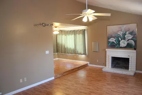 44216 Hanstead Ave, Lancaster, CA 93535 photo 2
