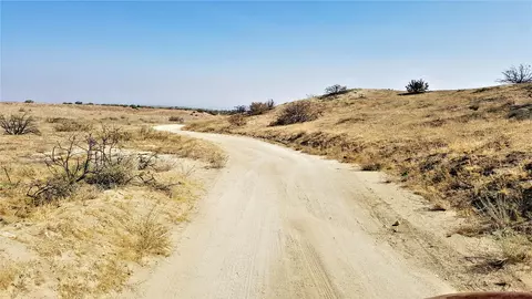 96 Th St E, Juniper Hills, CA 93543 photo 3