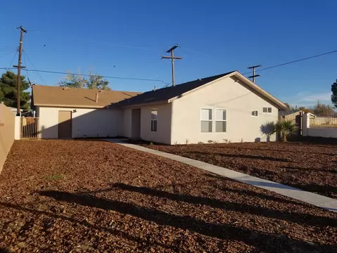 44902 3rd St E, Lancaster, CA 93535 photo 2