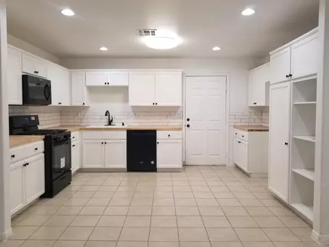 44902 3rd St E, Lancaster, CA 93535 photo 5