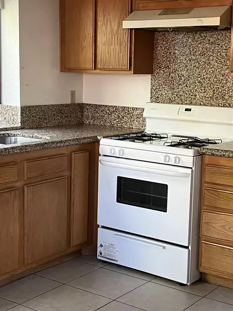 635 Jenner St E, Lancaster, CA 93535 photo 6