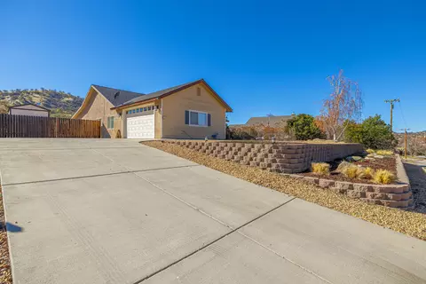 28220 Preakness Dr, Tehachapi, CA 93561 photo 2