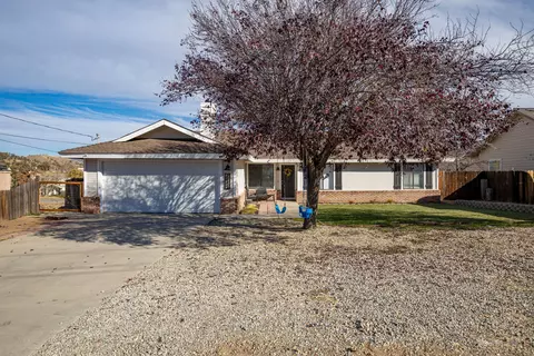 21109 Oakmount Ct, Tehachapi, CA 93561 photo 2