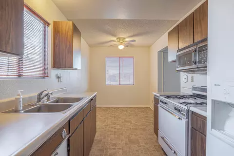 6852 Sage Brush Ave, Lancaster, CA 93536 photo 6