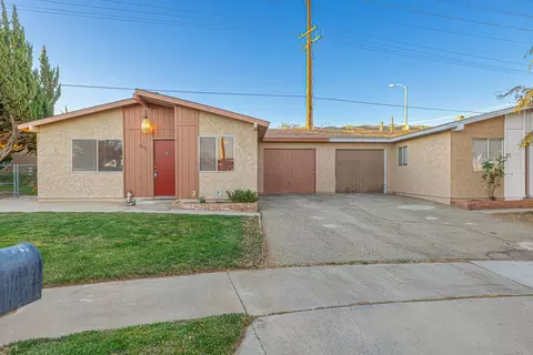 6852 Sage Brush Ave, Lancaster, CA 93536 photo 2