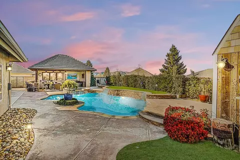 407 Mesquite Dr, Tehachapi, CA 93561 photo 2