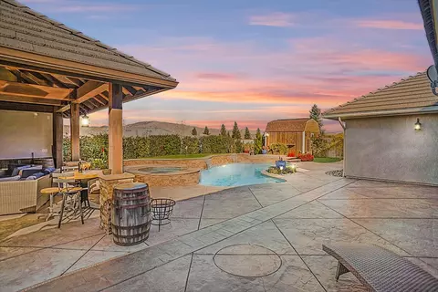 407 Mesquite Dr, Tehachapi, CA 93561 photo 3