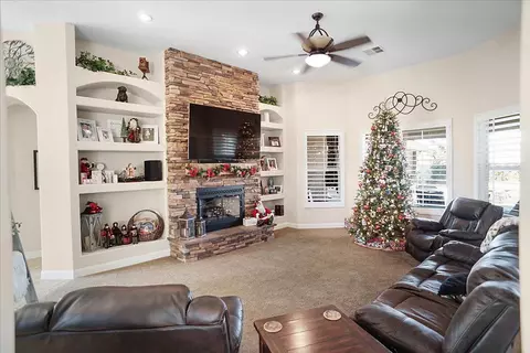 407 Mesquite Dr, Tehachapi, CA 93561 photo 11
