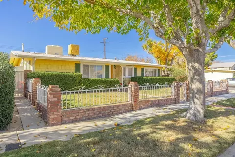45917 Kingtree Ave, Lancaster, CA 93534 photo 2