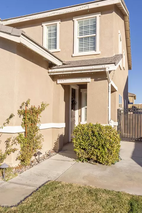 44034 Marbella St, Lancaster, CA 93536 photo 2