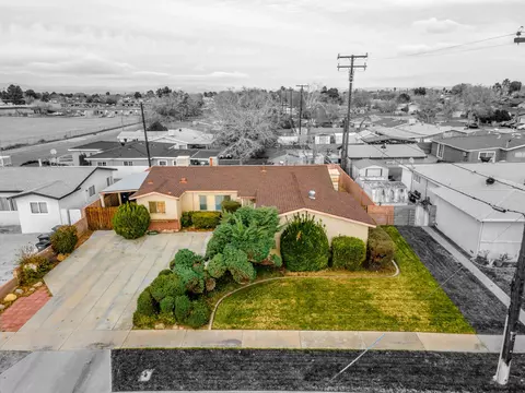 633 Lancaster Blvd E, Lancaster, CA 93535 photo 2