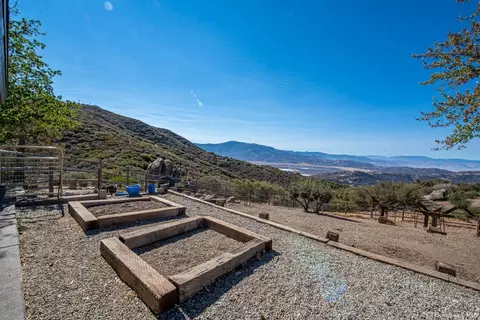 24250 Jacaranda Dr, Tehachapi, CA 93561 photo 21