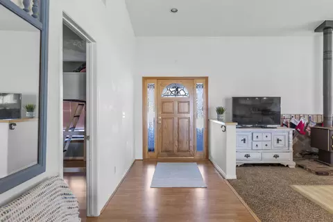 24250 Jacaranda Dr, Tehachapi, CA 93561 photo 2