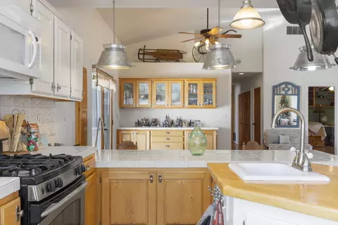 24250 Jacaranda Dr, Tehachapi, CA 93561 photo 8