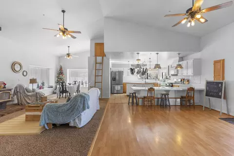 24250 Jacaranda Dr, Tehachapi, CA 93561 photo 6