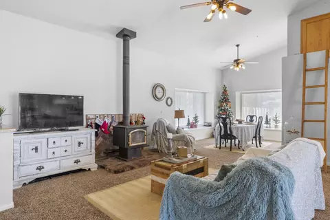 24250 Jacaranda Dr, Tehachapi, CA 93561 photo 5