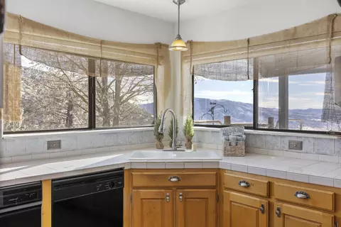 24250 Jacaranda Dr, Tehachapi, CA 93561 photo 10
