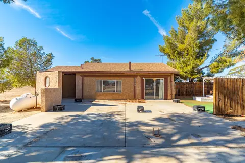 38745 26th St E, Palmdale, CA 93550 photo 1