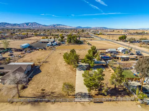 38745 26th St E, Palmdale, CA 93550 photo 2