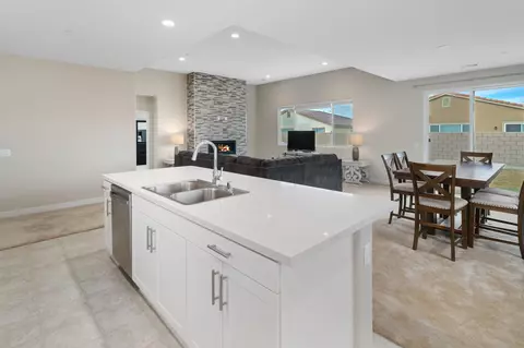 1819 Holguin St E, Lancaster, CA 93535 photo 13