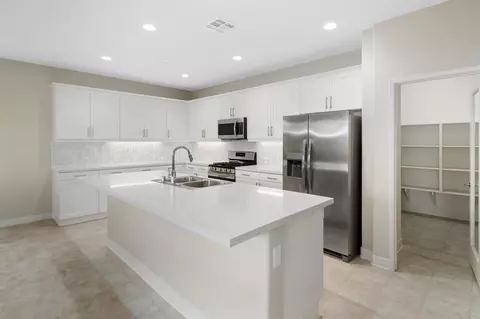 1819 Holguin St E, Lancaster, CA 93535 photo 11