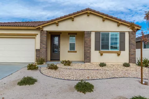 1819 Holguin St E, Lancaster, CA 93535 photo 3