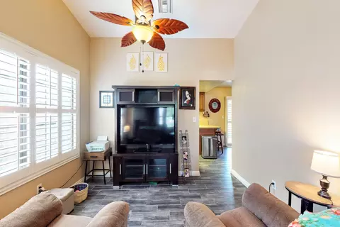 520 Ave J 9 E, Lancaster, CA 93535 photo 9