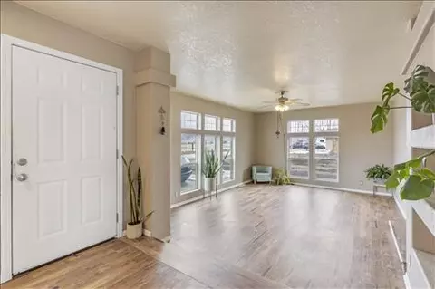 27920 Crofun Rd, Tehachapi, CA 93561 photo 2