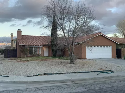 44642 26th St E, Lancaster, CA 93535 photo 1