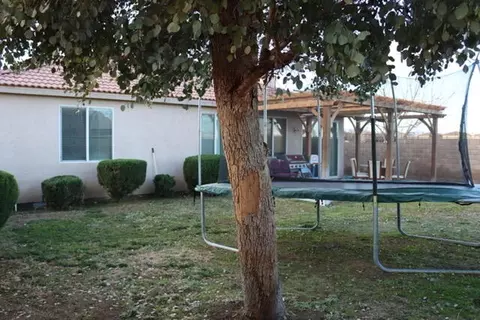 2301 E Norberry St, Lancaster, CA 93535 photo 4