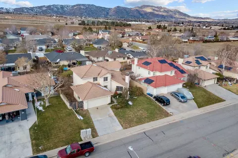 1137 Redwood Ct, Tehachapi, CA 93561 photo 2