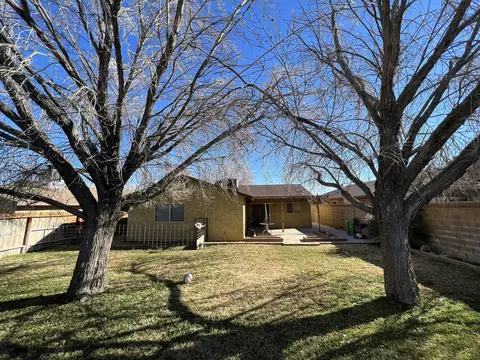 44745 Jefferson Ct, Lancaster, CA 93535 photo 2