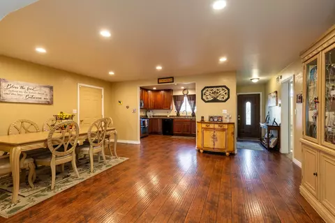 1620 Ahart St, Simi Valley, CA 93065 photo 6