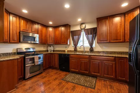1620 Ahart St, Simi Valley, CA 93065 photo 9