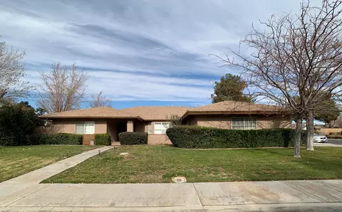 2811 Vahan Ct, Lancaster, CA 93536 photo 1